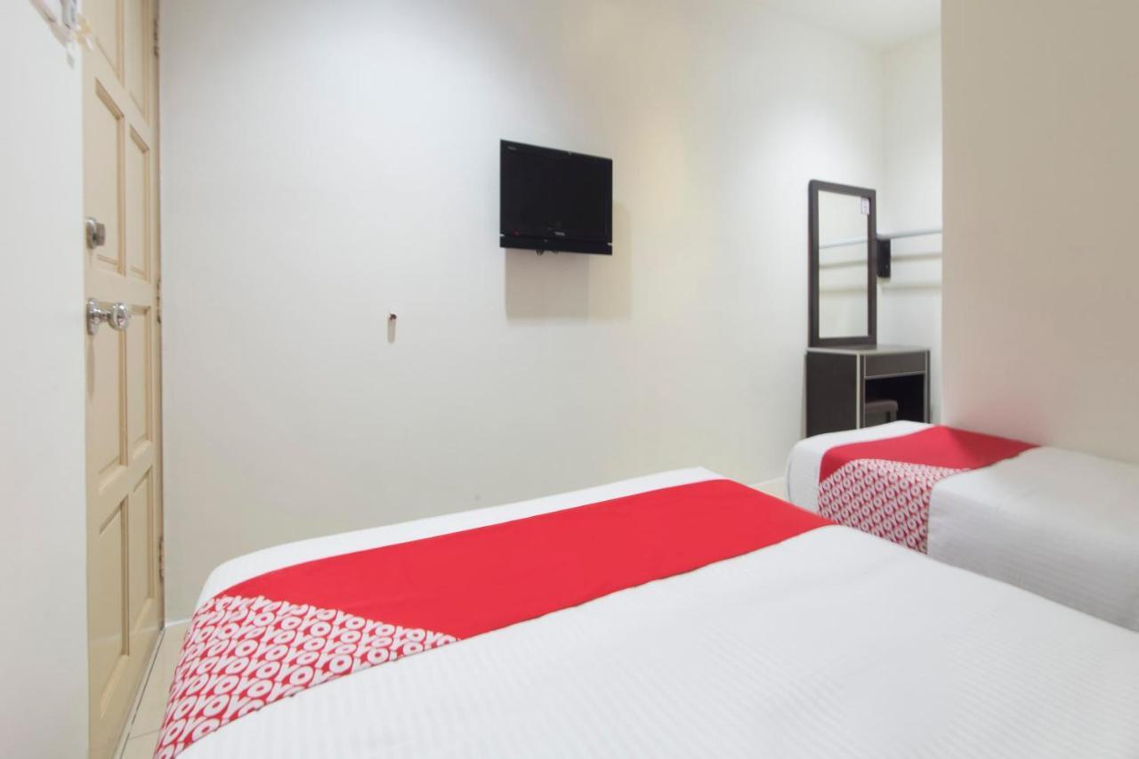 Oyo 44072 Mines Cempaka Hotel Nilai Extérieur photo