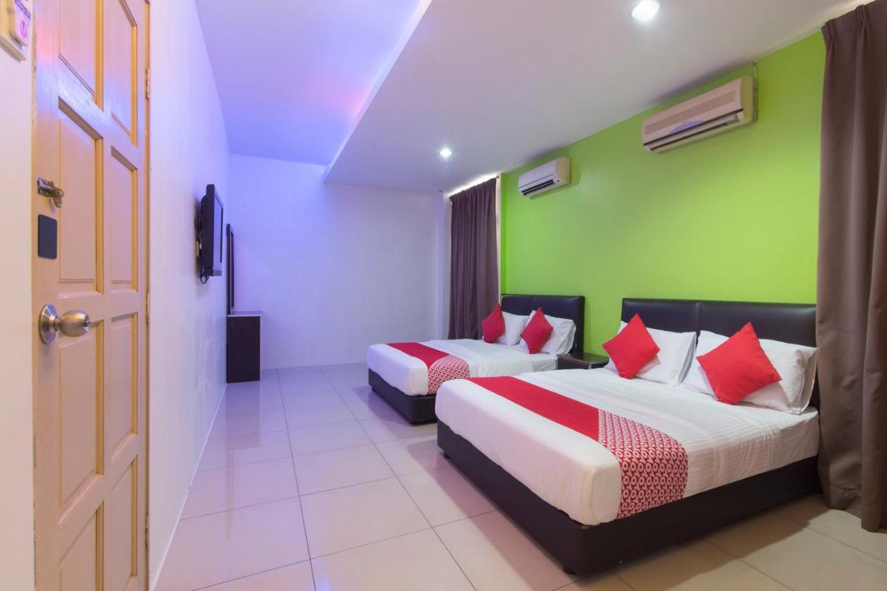 Oyo 44072 Mines Cempaka Hotel Nilai Extérieur photo