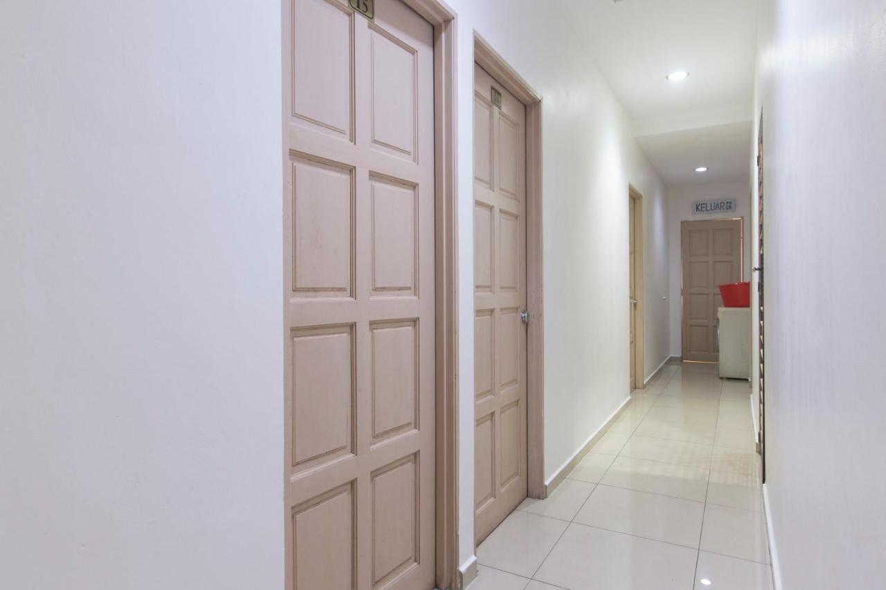 Oyo 44072 Mines Cempaka Hotel Nilai Extérieur photo