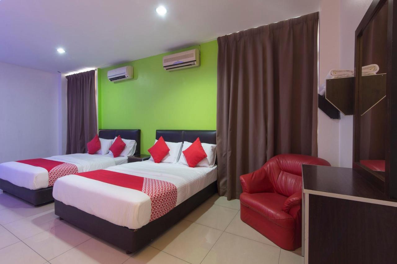 Oyo 44072 Mines Cempaka Hotel Nilai Extérieur photo