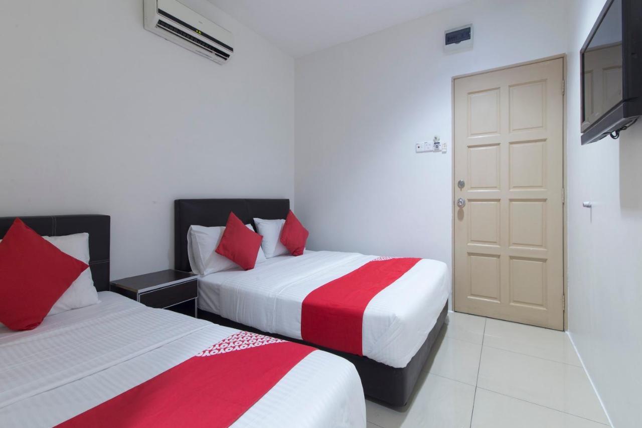 Oyo 44072 Mines Cempaka Hotel Nilai Extérieur photo