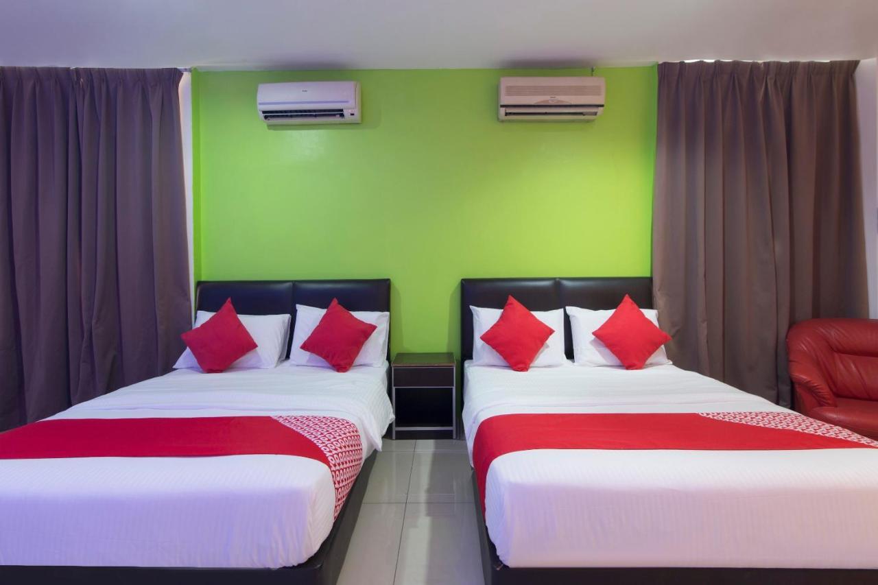Oyo 44072 Mines Cempaka Hotel Nilai Extérieur photo