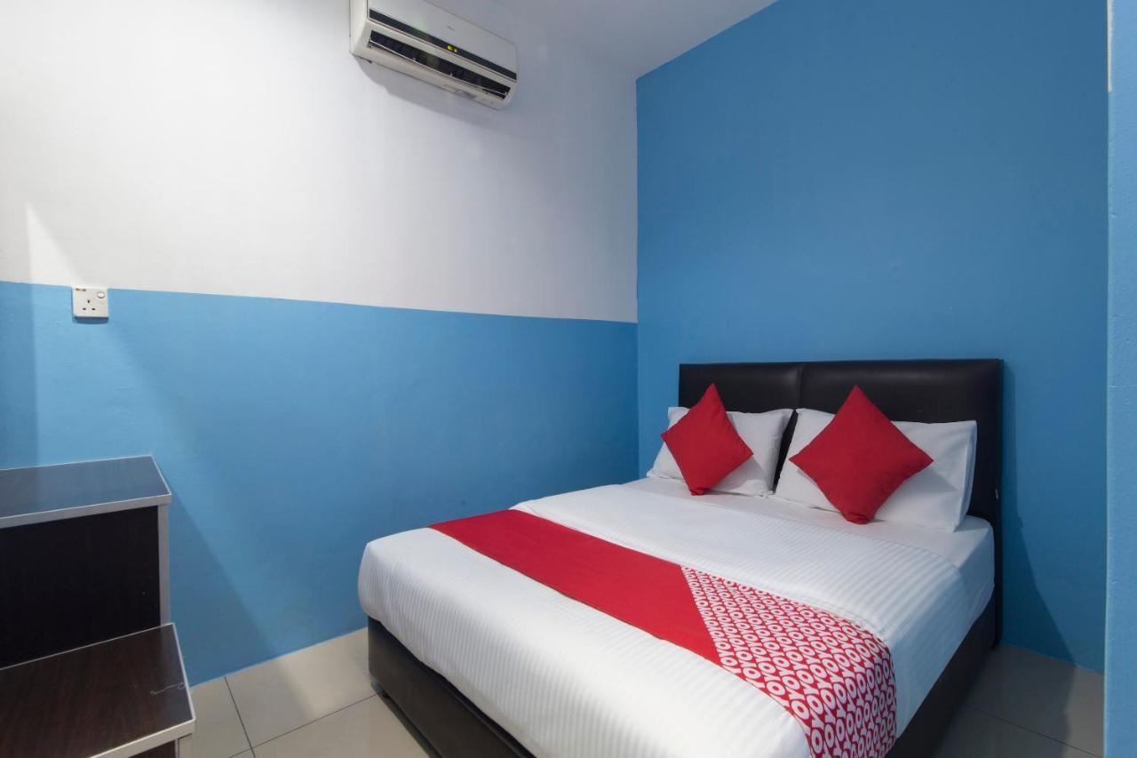 Oyo 44072 Mines Cempaka Hotel Nilai Extérieur photo