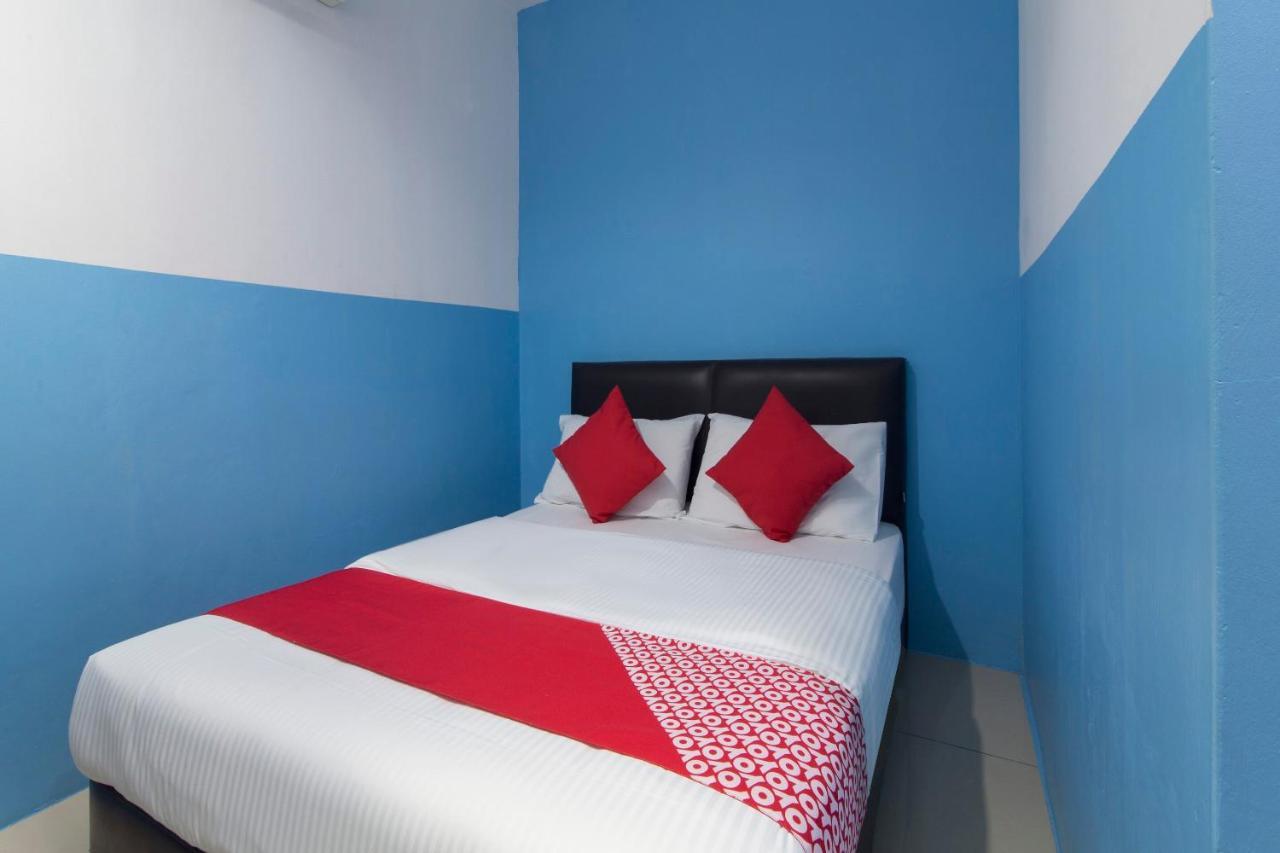 Oyo 44072 Mines Cempaka Hotel Nilai Extérieur photo