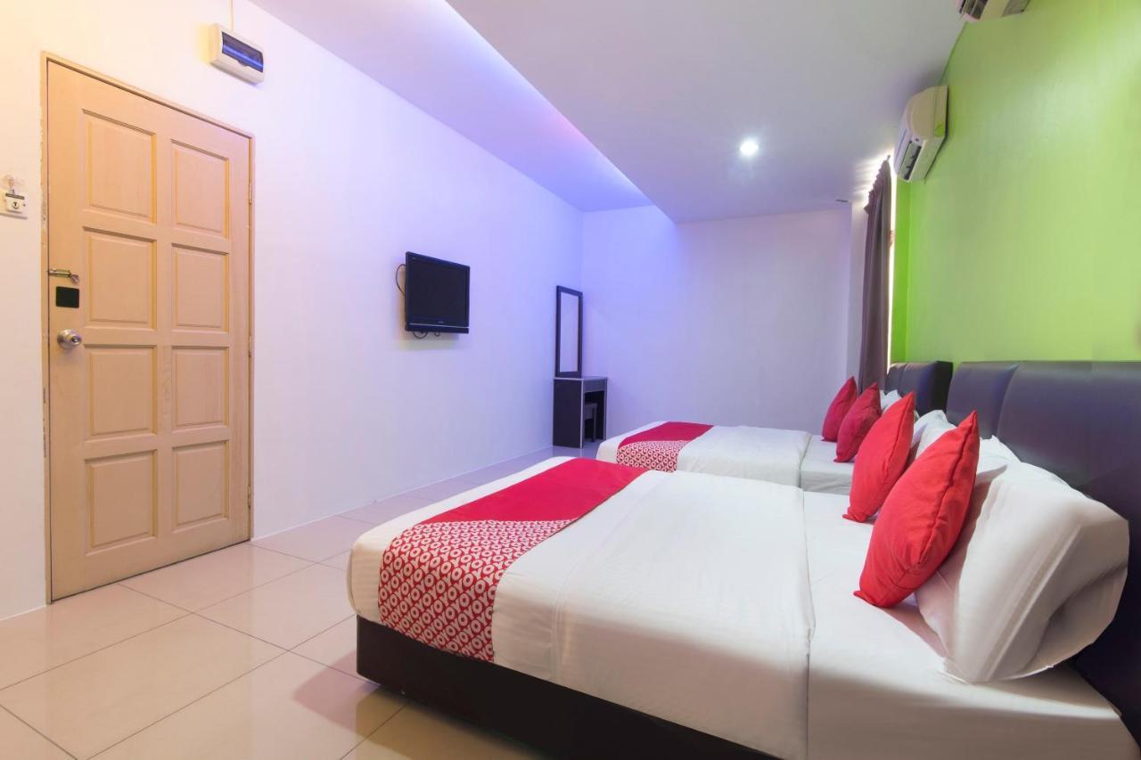 Oyo 44072 Mines Cempaka Hotel Nilai Extérieur photo