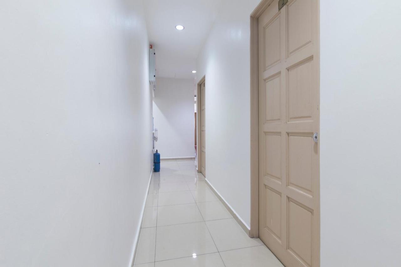 Oyo 44072 Mines Cempaka Hotel Nilai Extérieur photo