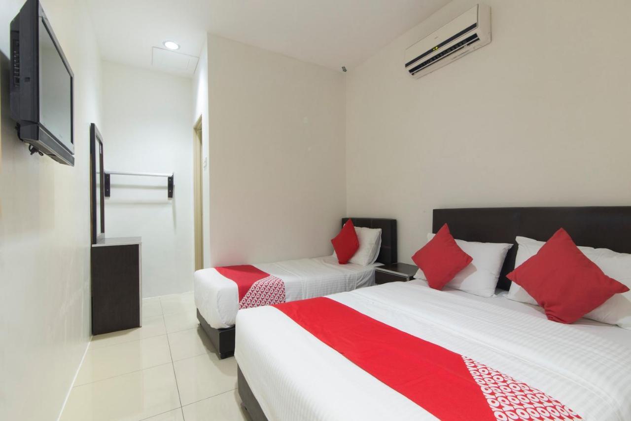 Oyo 44072 Mines Cempaka Hotel Nilai Extérieur photo