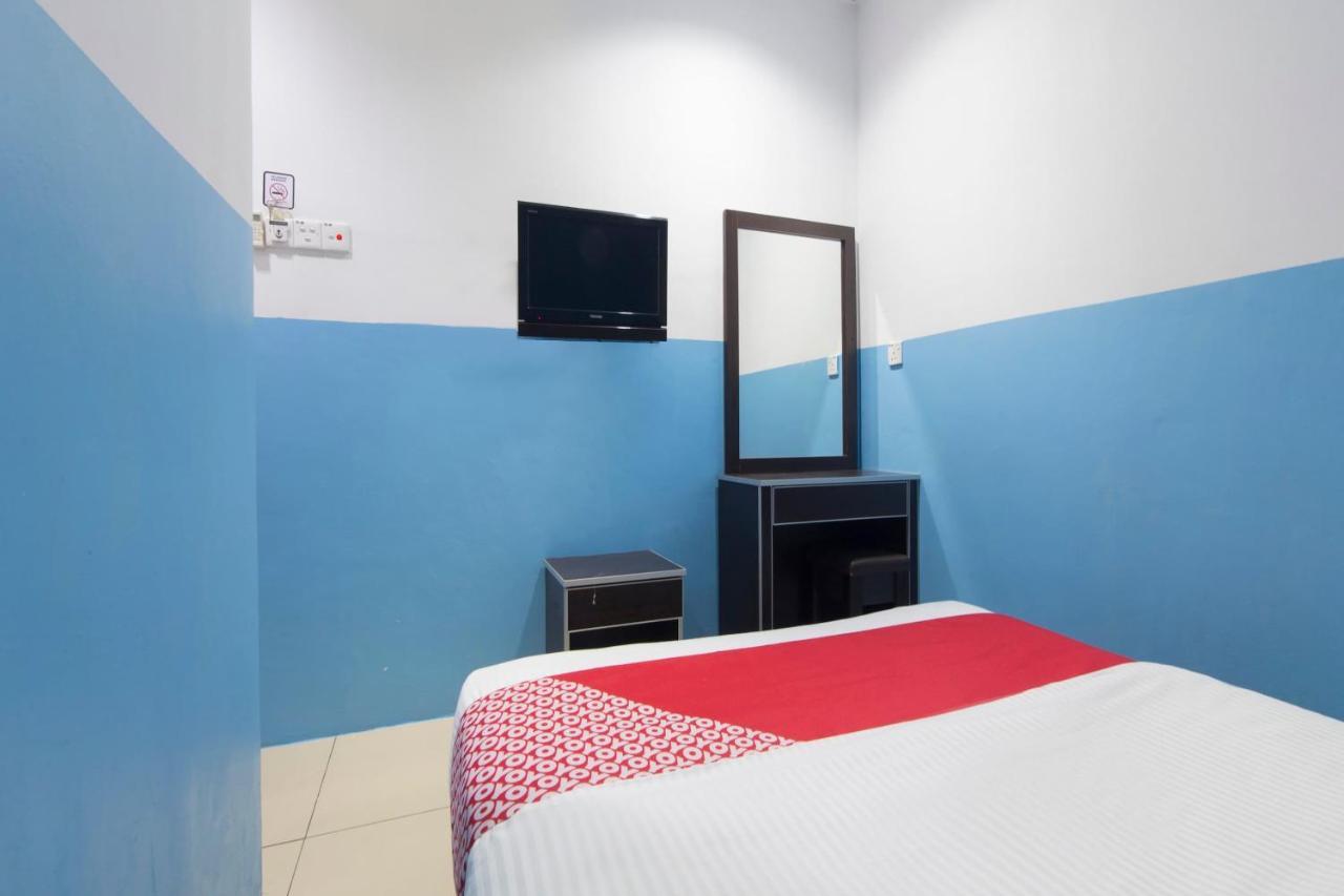 Oyo 44072 Mines Cempaka Hotel Nilai Extérieur photo