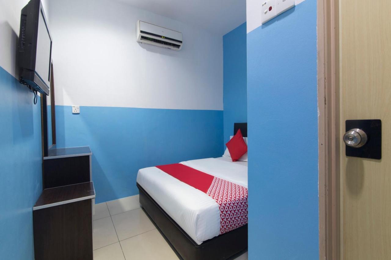 Oyo 44072 Mines Cempaka Hotel Nilai Extérieur photo