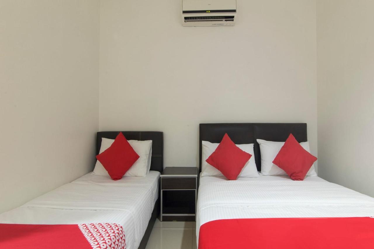 Oyo 44072 Mines Cempaka Hotel Nilai Extérieur photo