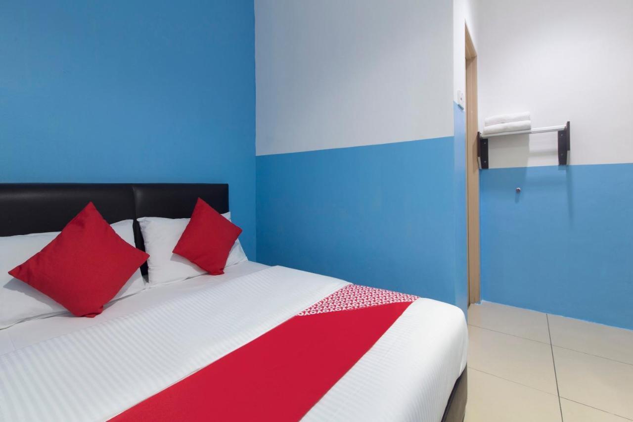 Oyo 44072 Mines Cempaka Hotel Nilai Extérieur photo
