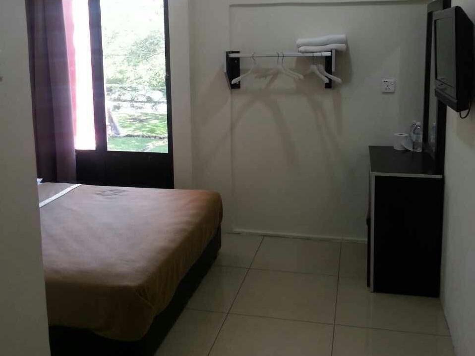 Oyo 44072 Mines Cempaka Hotel Nilai Extérieur photo