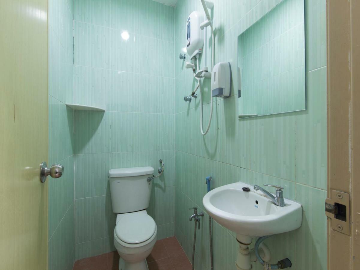 Oyo 44072 Mines Cempaka Hotel Nilai Extérieur photo