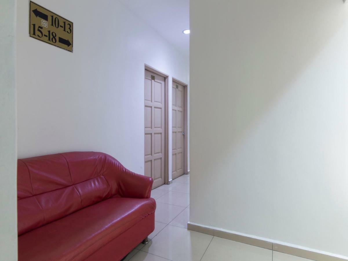 Oyo 44072 Mines Cempaka Hotel Nilai Extérieur photo