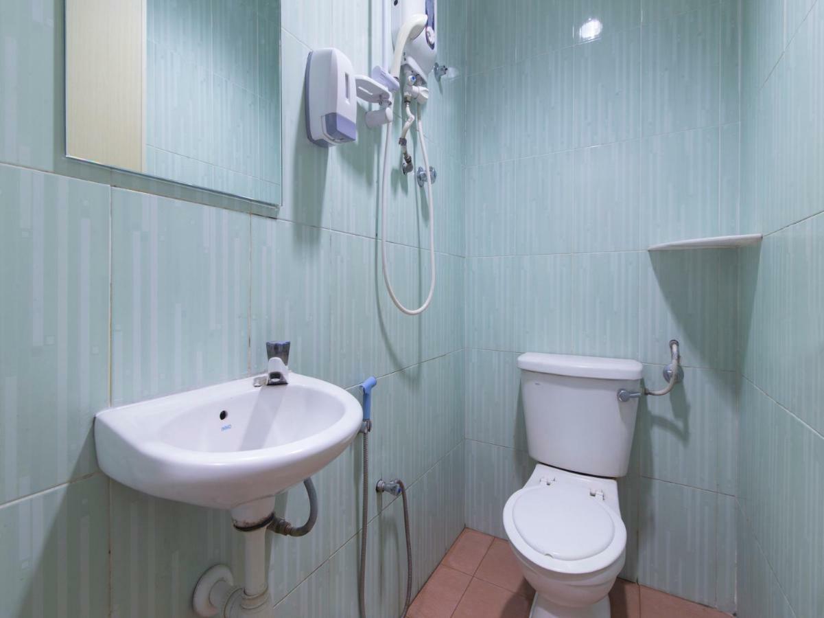 Oyo 44072 Mines Cempaka Hotel Nilai Extérieur photo